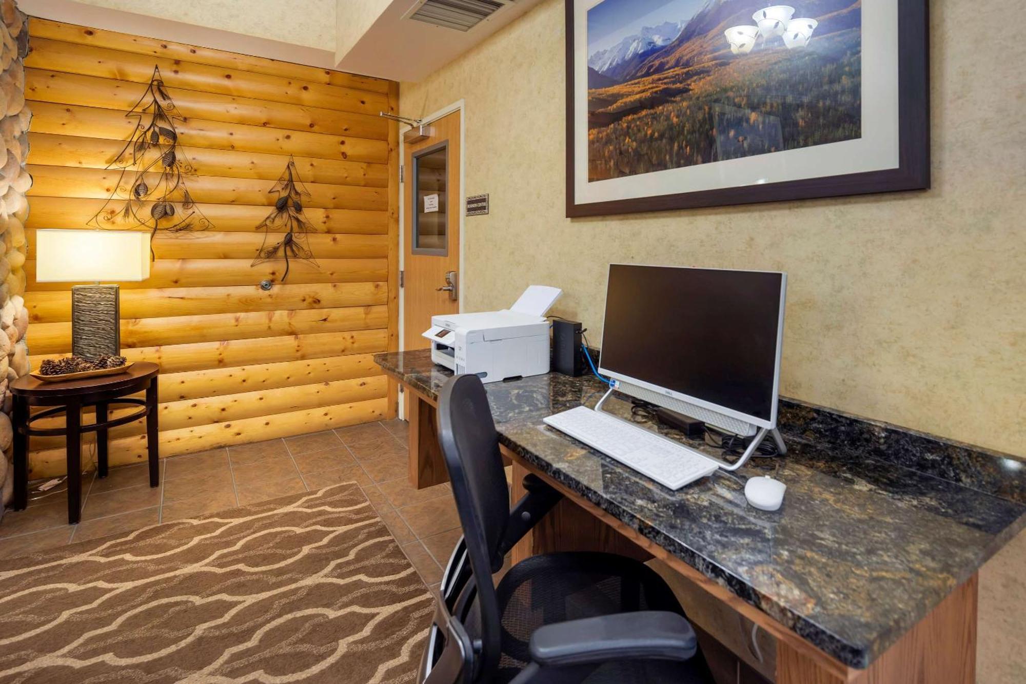 Hotel Comfort International Airport 3*
